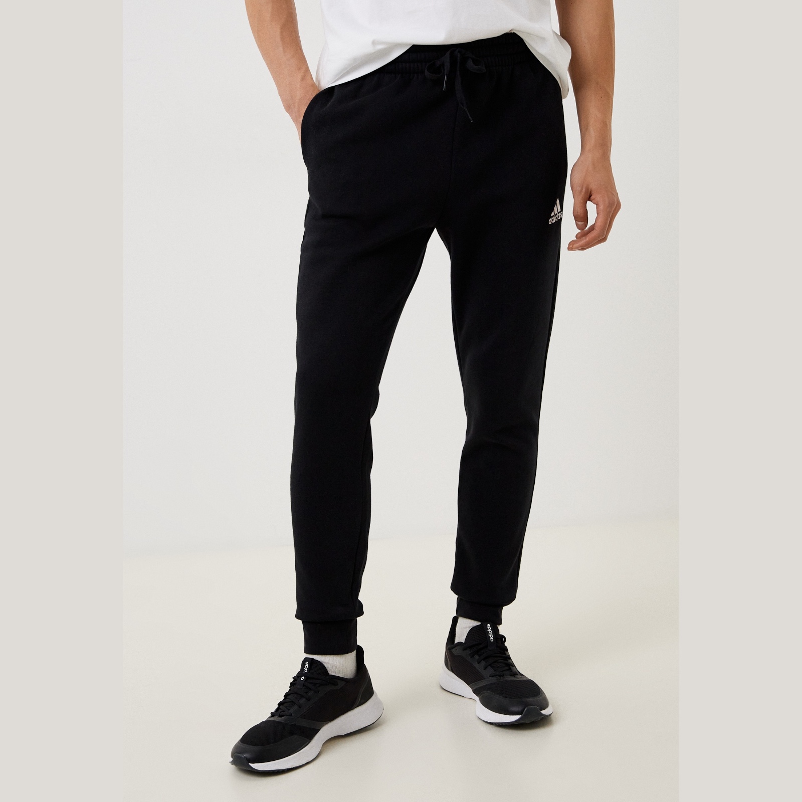 Штани Adidas чоловічі чорні HL2236