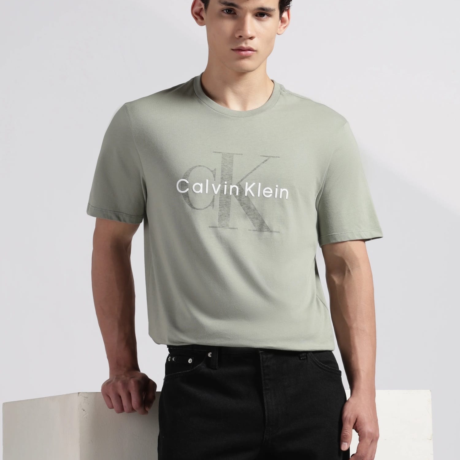 Футболка Calvin Klein чоловіча зелена 4300147597