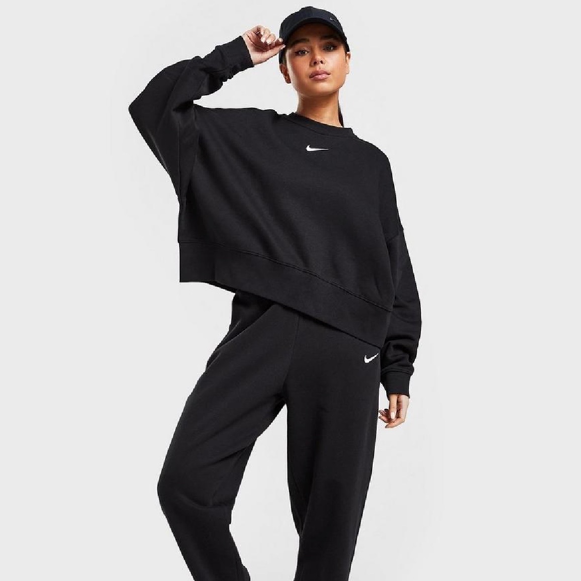 Костюм Nike жіночий чорний DJ7665-010 / BV4089-010